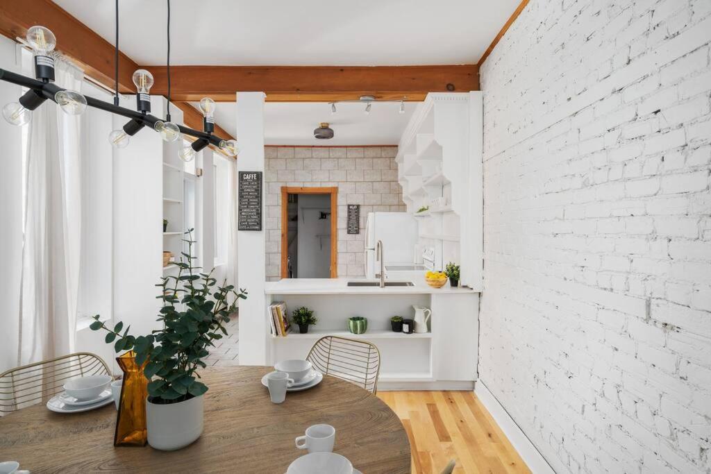 Chic Mile-End 3Br Getaway - Free Parking, Sleeps 8 Apartment Montreal Exterior photo